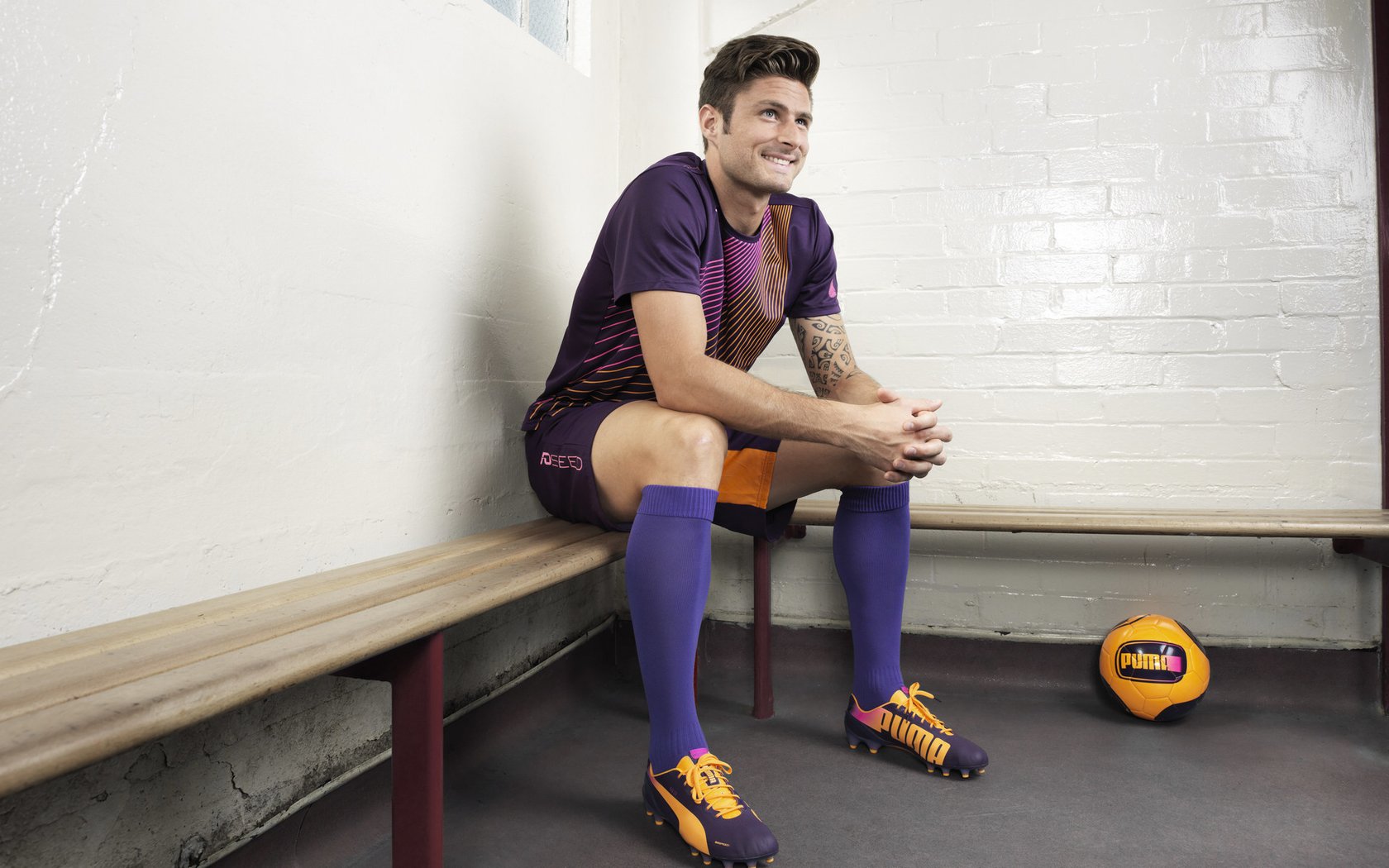 新西兰全黑队的进攻模式和球员的敏捷性,使比赛充满悬念,新西兰全黑战舞视频