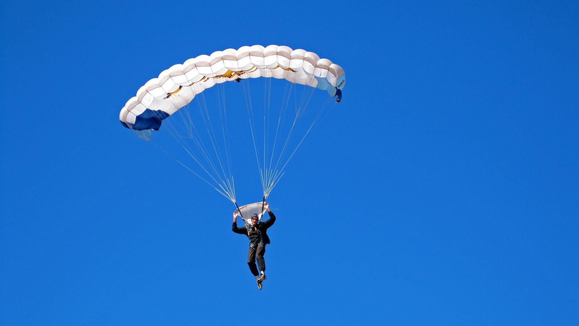 普劳德50米蝶泳夺牌时刻震撼全场,普劳德游泳