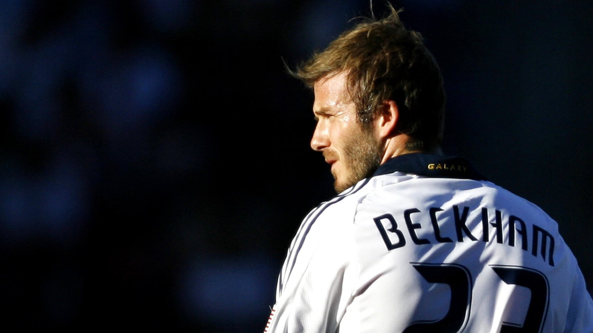 中国足球联赛赛事宣传活动形式多样，足球联赛宣传海报手绘图片