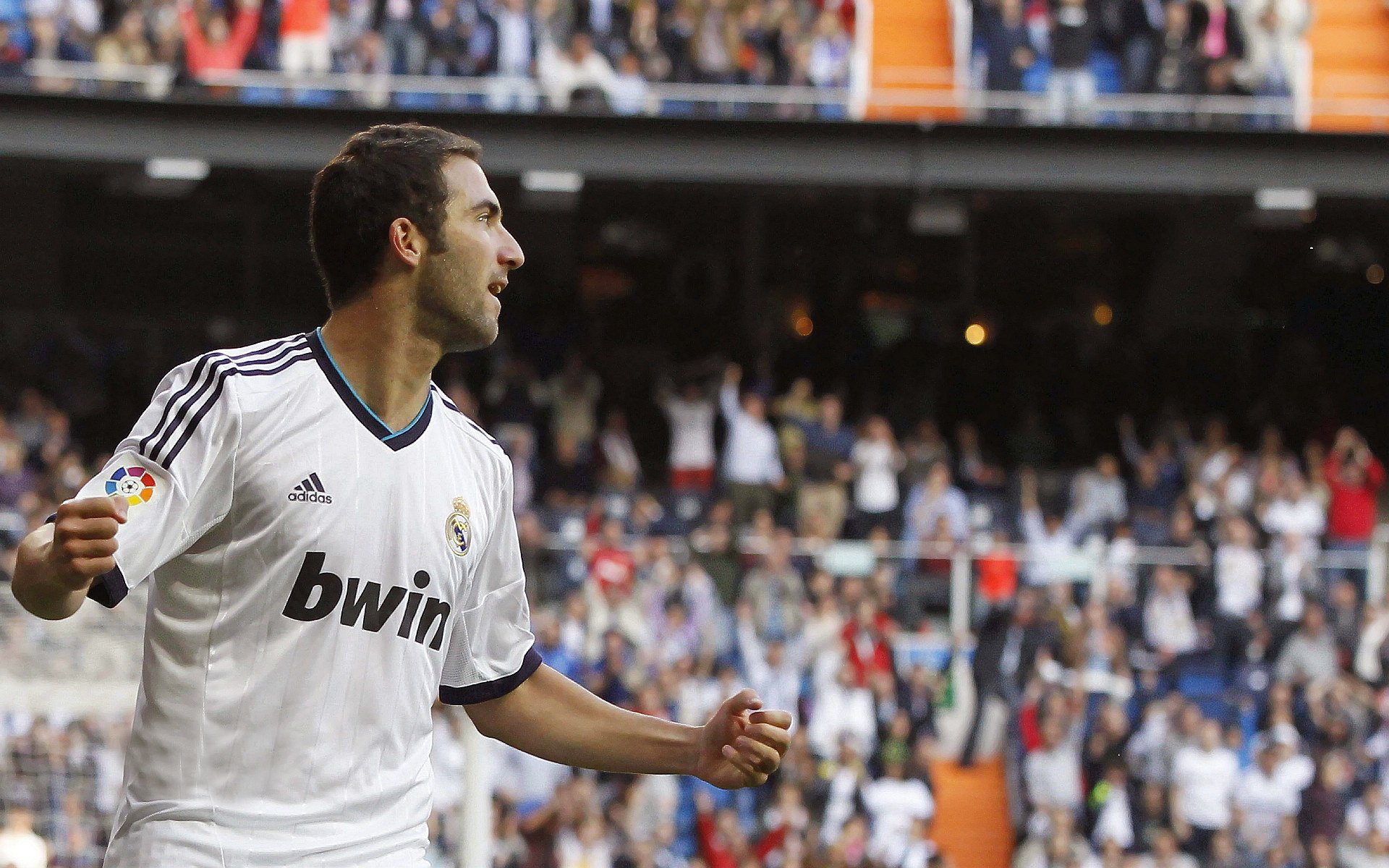 爱游戏体育平台-意甲传奇时刻：技艺与意志的巅峰展现，意甲集锦